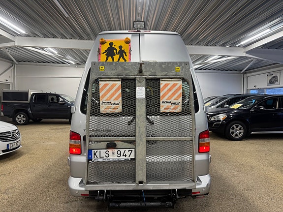 Volkswagen Caravelle 3 of 5