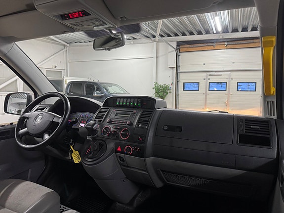 Volkswagen Caravelle 20 of 25