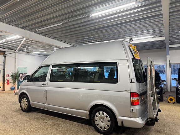Volkswagen Caravelle 2 of 5
