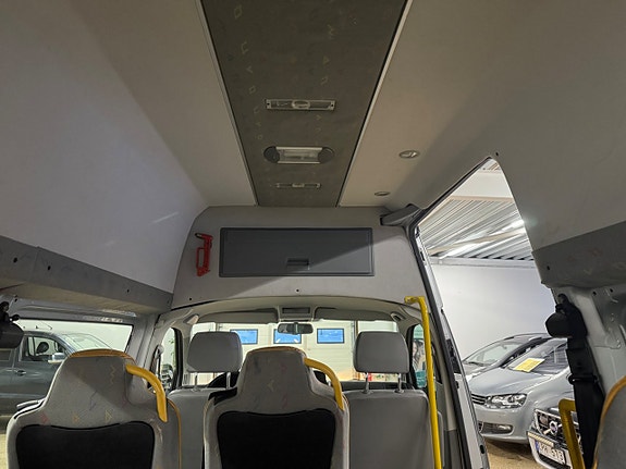 Volkswagen Caravelle 25 of 25