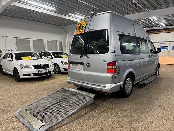 Volkswagen Caravelle 8 of 25
