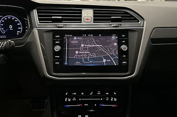 Volkswagen Tiguan 12 of 23