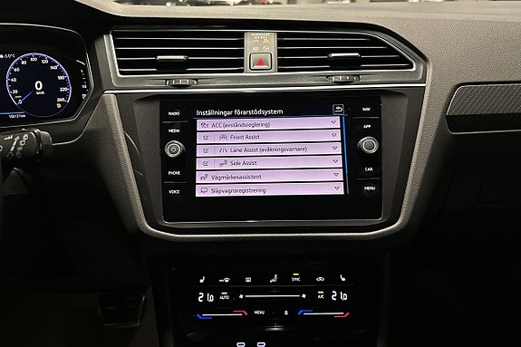 Volkswagen Tiguan 16 of 23