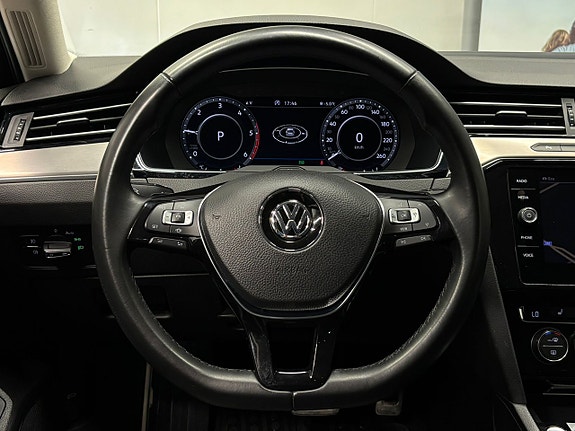 Volkswagen Passat Alltrack 16 of 27