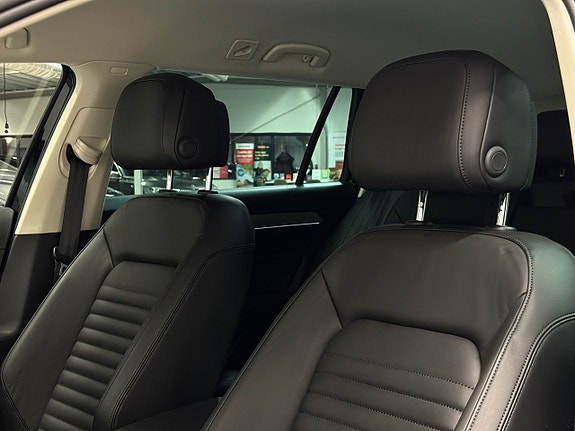 Volkswagen Passat Alltrack 13 of 27
