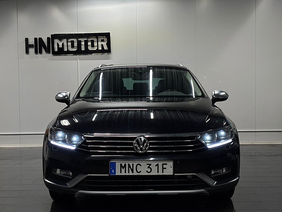 Volkswagen Passat Alltrack 3 of 5