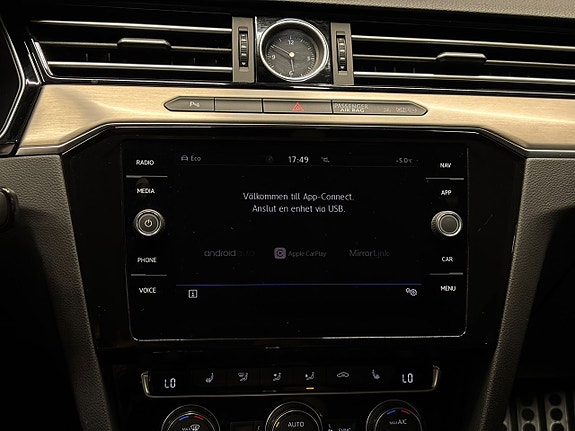 Volkswagen Passat Alltrack 22 of 27