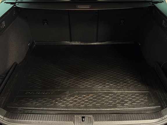 Volkswagen Passat Alltrack 8 of 27