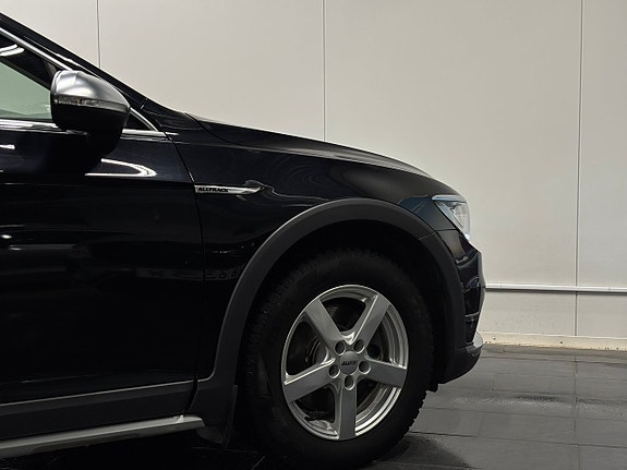 Volkswagen Passat Alltrack 9 of 27