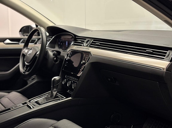 Volkswagen Passat Alltrack 25 of 27