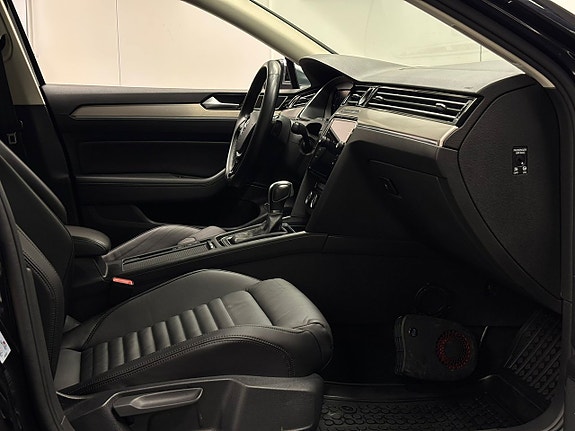 Volkswagen Passat Alltrack 24 of 27