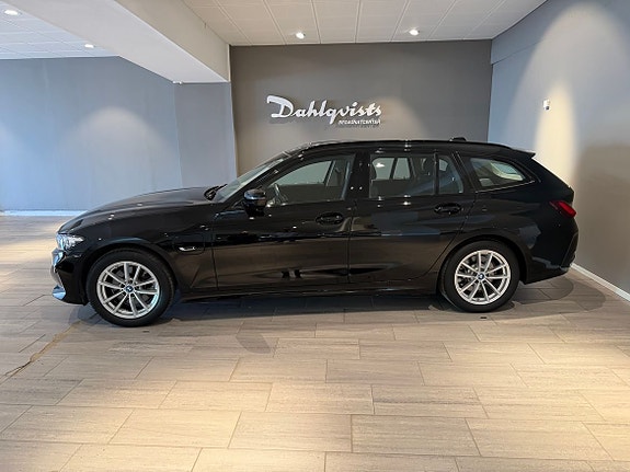 BMW 330e 5 of 27
