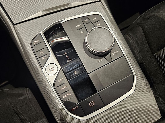 BMW 330e 18 of 27