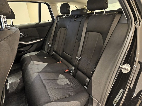 BMW 330e 16 of 27