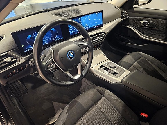 BMW 330e 11 of 27