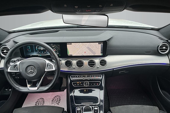 Mercedes-Benz E220 12 of 18