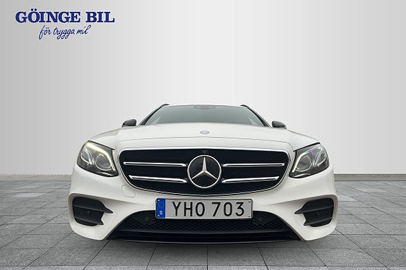 Mercedes-Benz E220 3 of 5