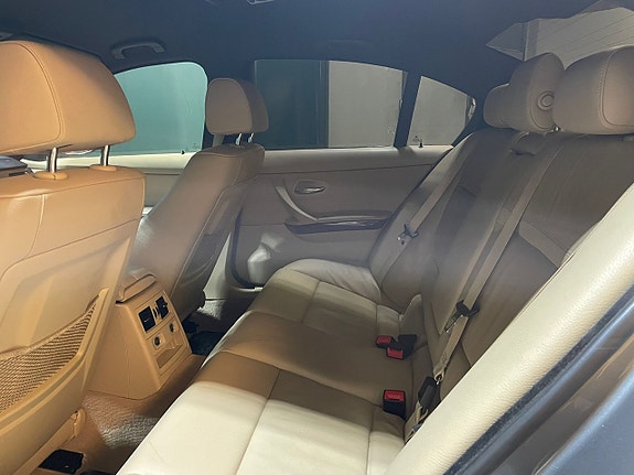 BMW 335i 11 of 13