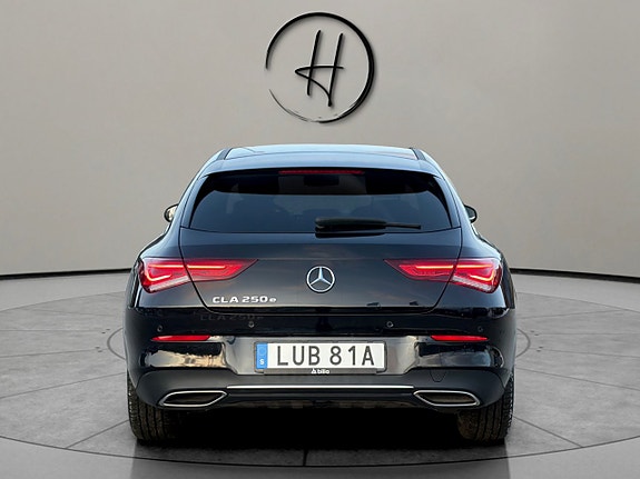Mercedes-Benz CLA250 e 4 of 5