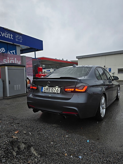 BMW 335d 4 of 5