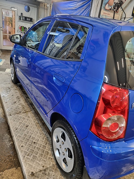 Kia Picanto 2 of 7