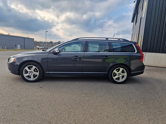 Volvo V70 2 of 5