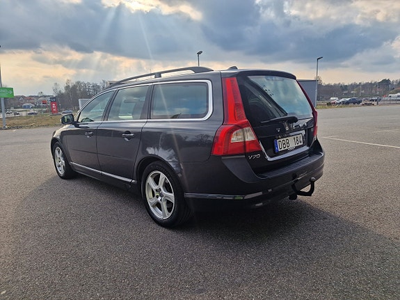 Volvo V70 3 of 5