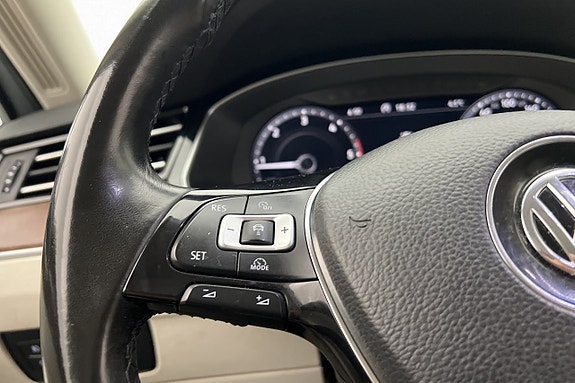Volkswagen Passat Alltrack 14 of 30