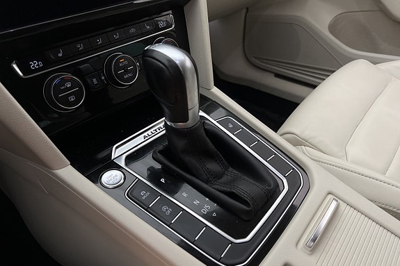 Volkswagen Passat Alltrack 22 of 30