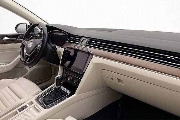Volkswagen Passat Alltrack 10 of 30
