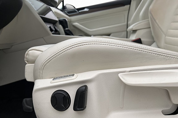 Volkswagen Passat Alltrack 13 of 30