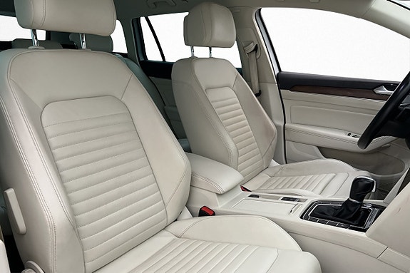 Volkswagen Passat Alltrack 11 of 30