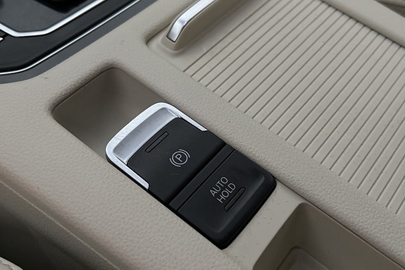 Volkswagen Passat Alltrack 23 of 30