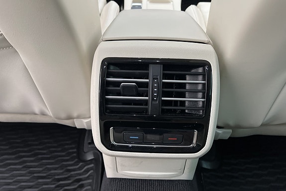 Volkswagen Passat Alltrack 21 of 30