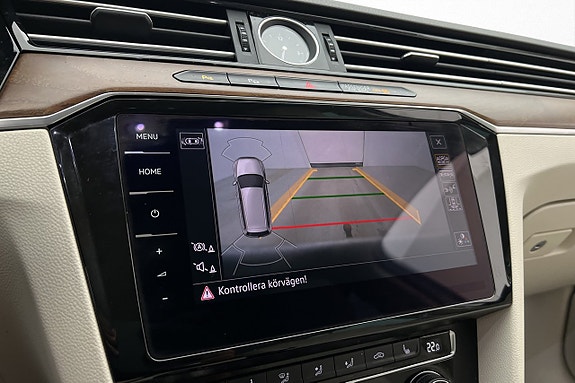 Volkswagen Passat Alltrack 16 of 30
