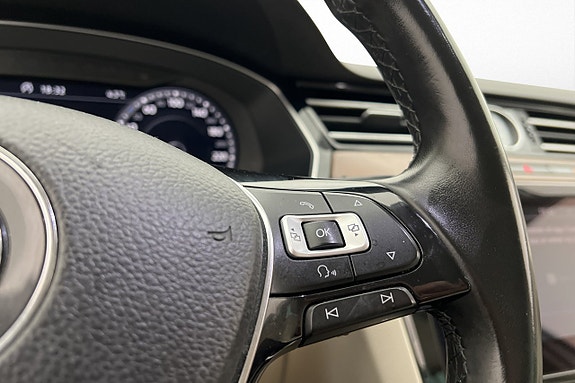 Volkswagen Passat Alltrack 15 of 30