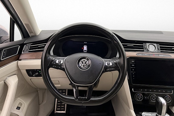Volkswagen Passat Alltrack 9 of 30