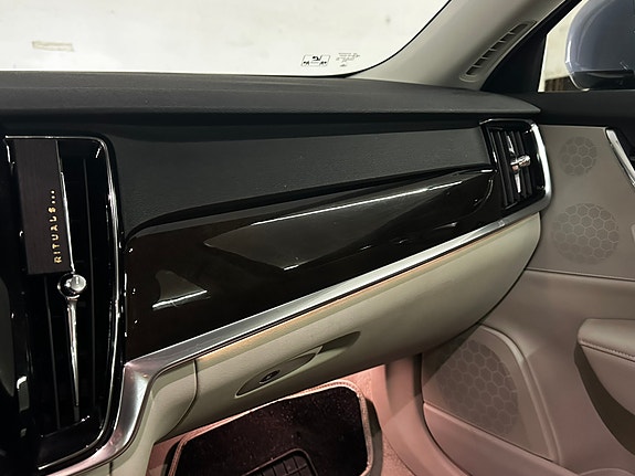 Volvo S90 16 of 16