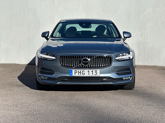 Volvo S90 2 of 16