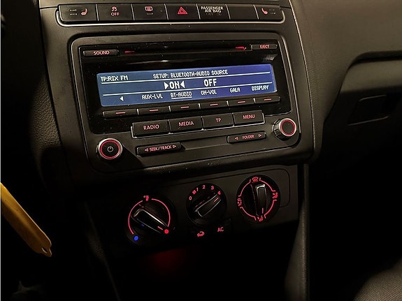 Volkswagen Polo 9 of 16