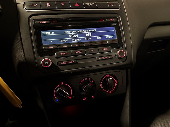 Volkswagen Polo 9 of 16
