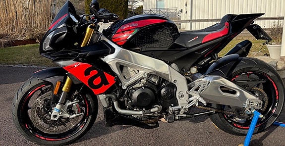 Aprilia Tuono V4 R 4 of 5