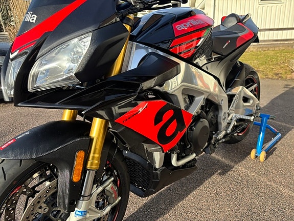 Aprilia Tuono V4 R 5 of 5