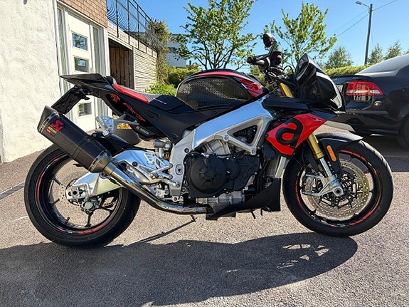 Aprilia Tuono V4 R 3 of 5