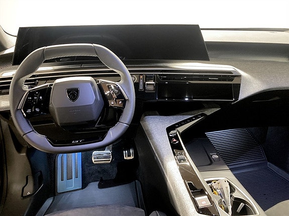 Peugeot e-3008 3 of 14