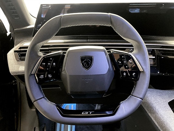 Peugeot e-3008 10 of 14