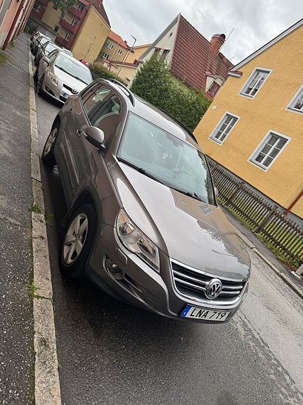 Volkswagen Tiguan 2 of 5
