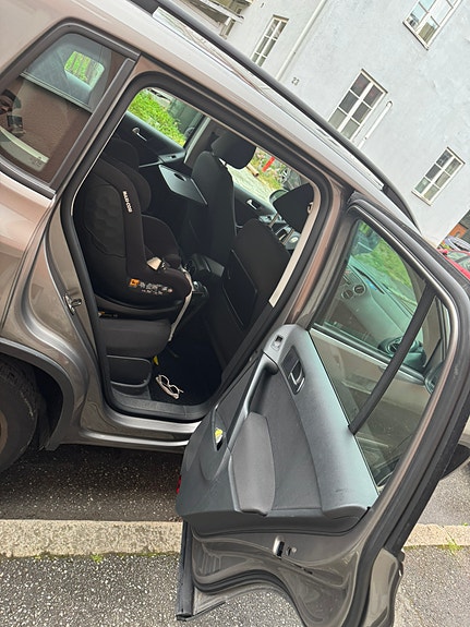 Volkswagen Tiguan 4 of 5