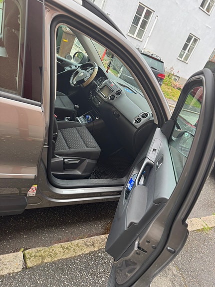Volkswagen Tiguan 3 of 5