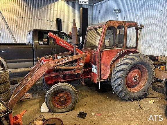 Volvo BM 320 med lastare (29,000:- ex moms)